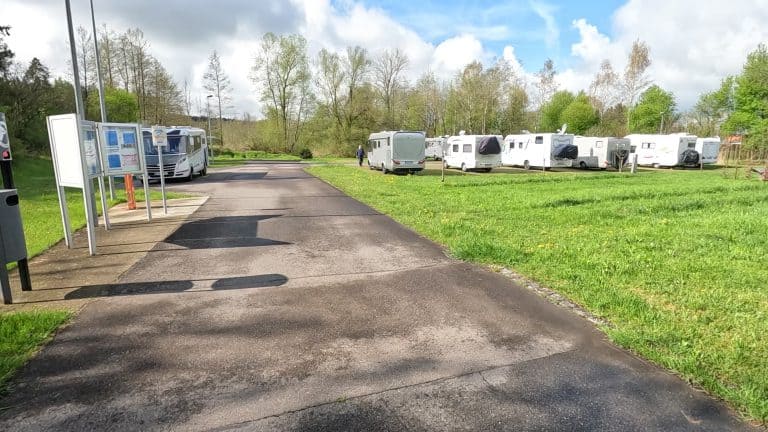 Wohnmobilstellplatz in Leutkirch direkt hinter Goldschmitt Fahrzeugtechnik