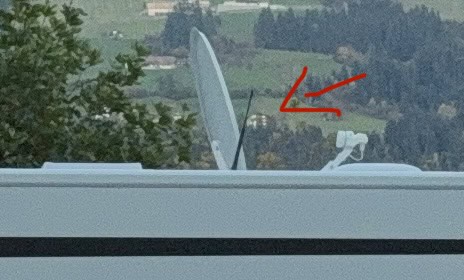 Endlich empfängt unser Zenec ein stabiles Signal – Antenneneinbau bei Kohnle